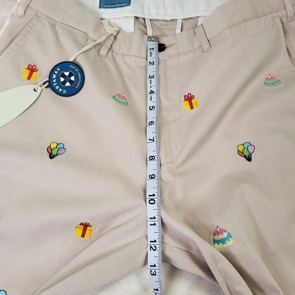 Castaway Nantucket Pants. Birthday, Cake, Presents. Size 34"×29" - Picture 10 of 12